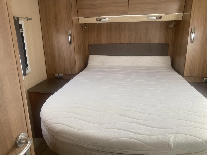 Pilote Aventura P 730 mit Queensbett UND LUXUS Foto: 30