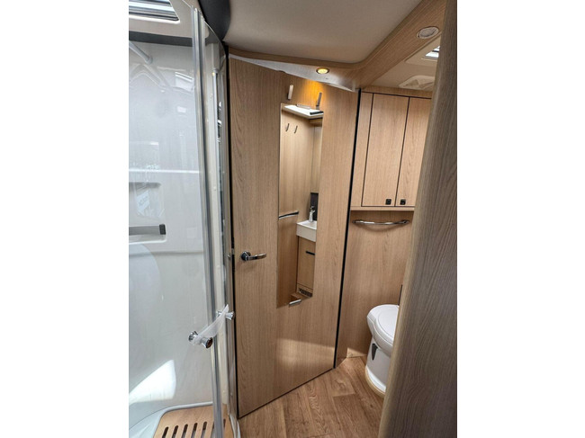 Hymer BML-I 790 Masterline Queensbed Hefbed Alde EP Level Oven Trekhaak Luifel foto: 21