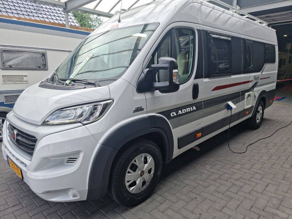 ADRIA TWIN 640 SLX foto: 1