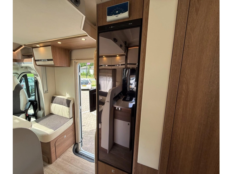 Dethleffs Trend 7057 EB Single Beds and Drop-down Bed photo: 12