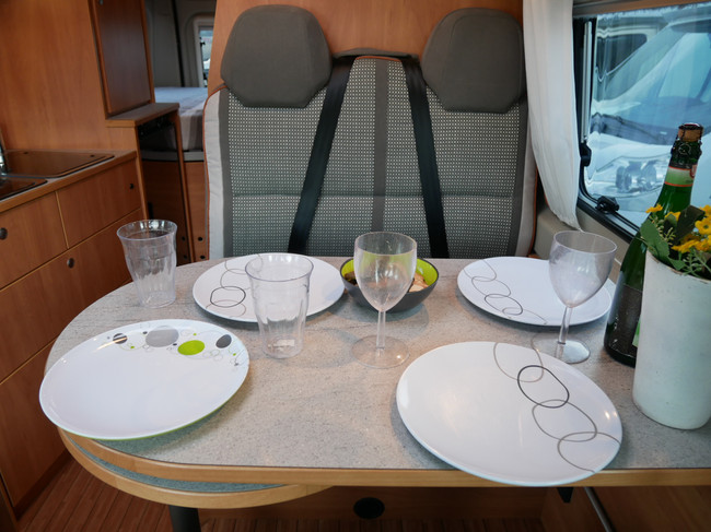 Pössl 2Win Plus, 6 Meter Buscamper, Groot Dwarsbed!!! foto: 8