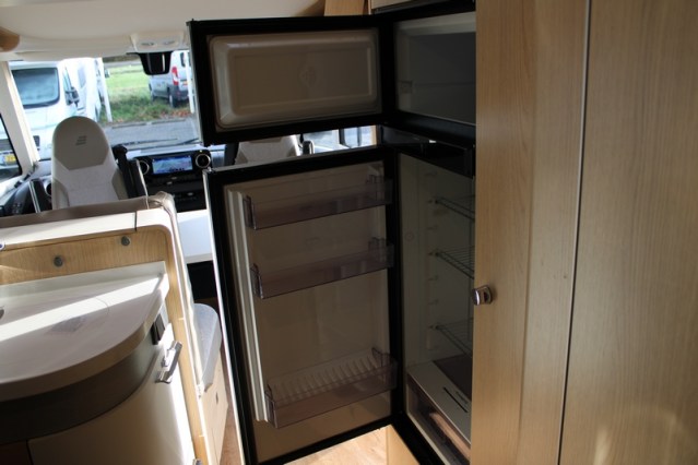 Volledig luchtgeveerde Hymer B ML I 780 9 G Tronic Automaat 170 pk Mercedes 417 CDI (53  foto: 43