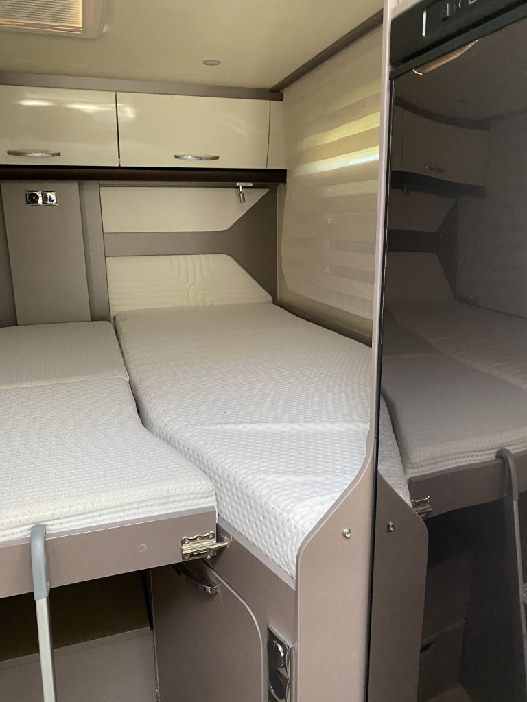 Bürstner AUTOMAAT Lyseo Harmony Line 690 G Half-integraal, Motor-airco, Enkele-bedden, Hefbed, Garage, Halve-treinzit, Draaistoelen, Bj. 2021 Marum  foto: 13