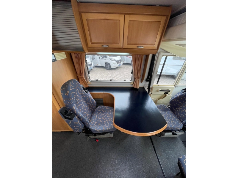 Hymer B 584 Hefbed bar-indeling 2000  foto: 6