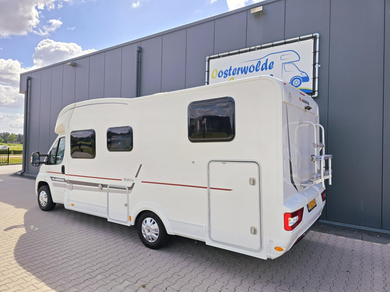 Adria Matrix 670 SL Lengte Bedden Hefbed 5per  foto: 1