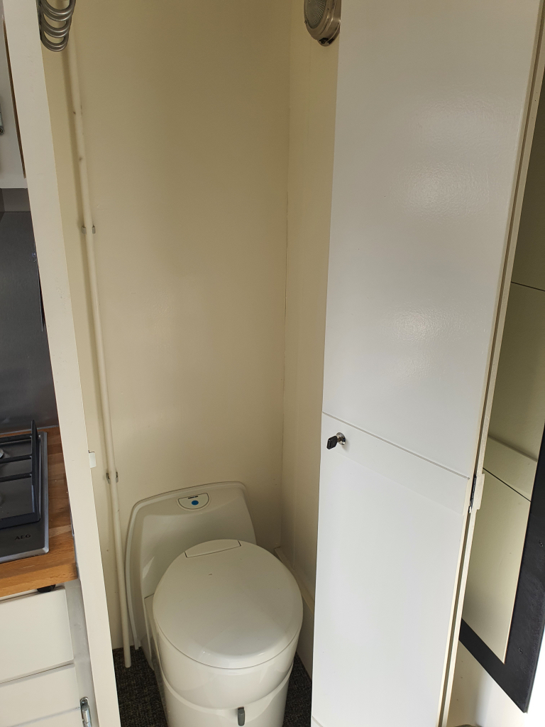 Iveco  2.3 TD Expeditie Camper off-grid met zonnepanelen. foto: 17