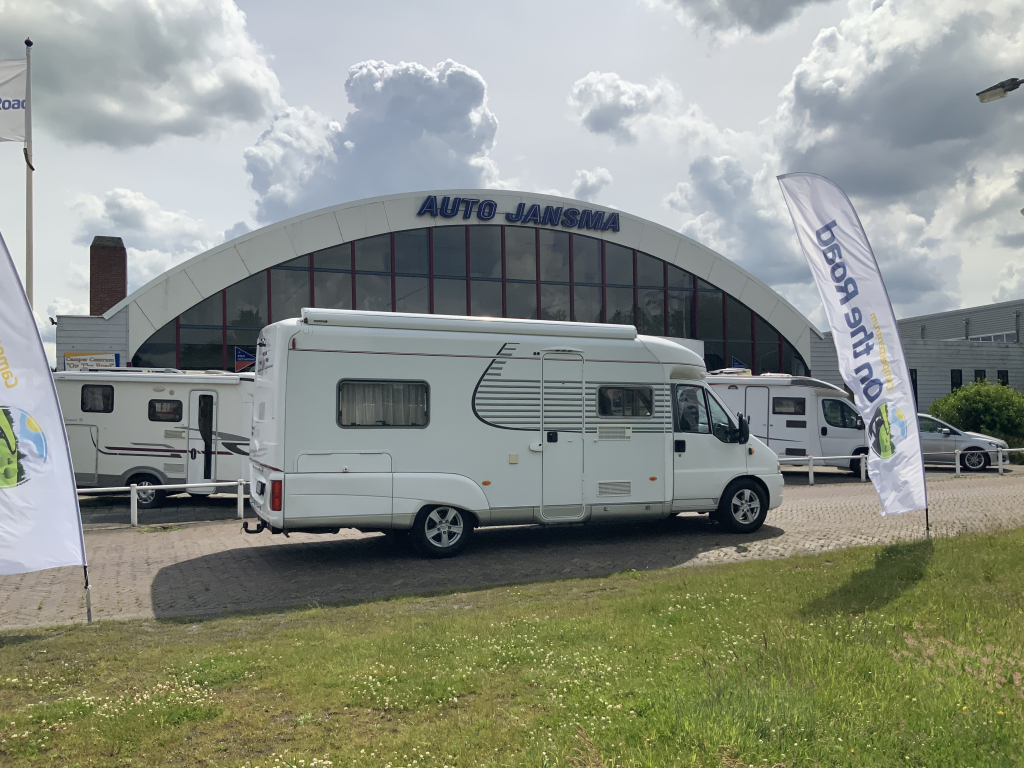 LMC  Fiat Ducato  2,8 JTD  128 PK , AUTOMAAT   Half-integraal ,  Motor-airco , 2 Lengte-bedden ( Laag ) , Alko-chassis  etc. Bj 2003 Camper centrum on the road Marum  foto: 29