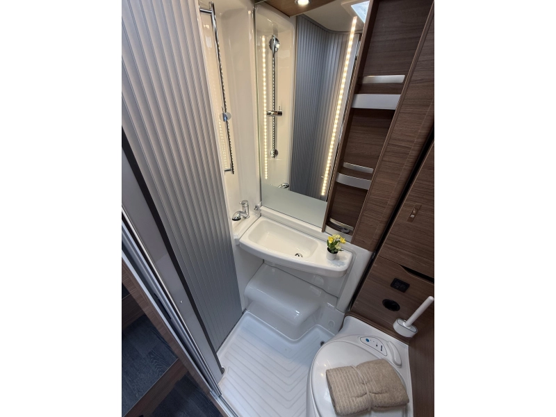 Knaus Van TI 640 MEG 180cv Autom&aacute;tico con todas las opciones foto: 23
