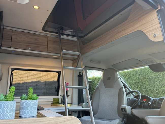 Hymer Yellowstone 640 techo elevable 160 cv *4 PERSONAS* Euro6 Fiat Ducato **Camas longitudinales/Techo elevable con 2 plazas para dormir/4 asientos/Litio/Sol foto: 8