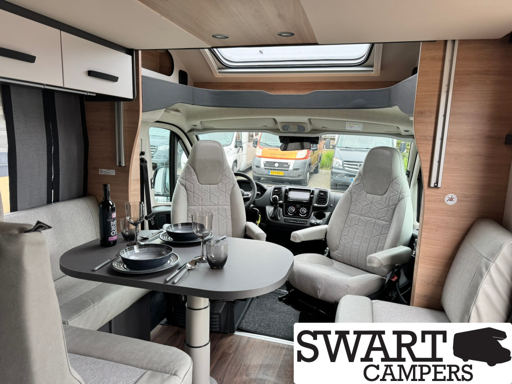 Knaus L!VE WAVE 650 MEG Black Selection foto: 10