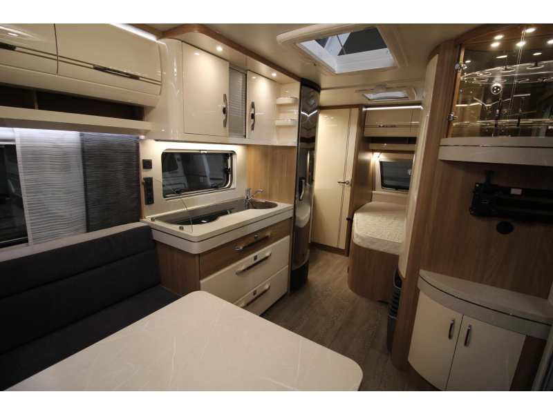 Hobby Excellent 495 UFE Mover, MPP accu, Voortent  foto: 11