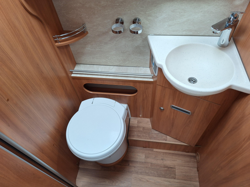 Hymer Tramp 704 SL 2 APARTE BEDDEN-180PK  foto: 9