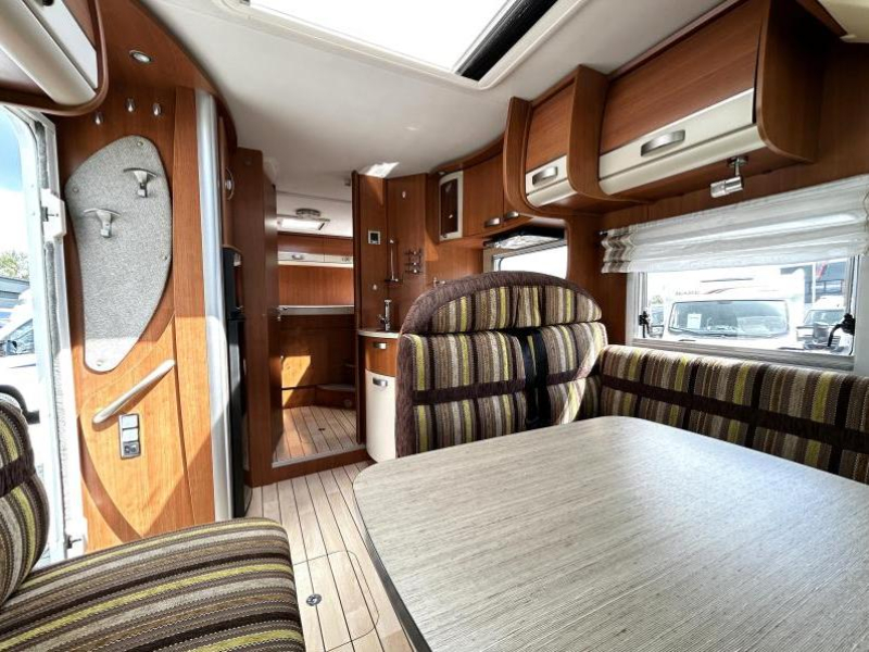 Pilote Explorateur G 741 Dwarsbed/Hefbed/Alde/2012  foto: 7