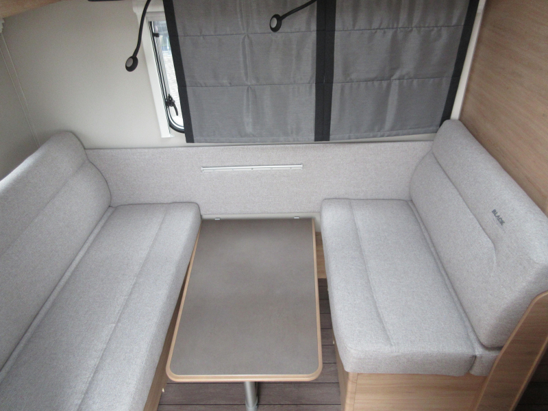 Knaus Sudwind Black Selection 420 QD COMPACT EN GROTE KEUKEN ! Foto: 5