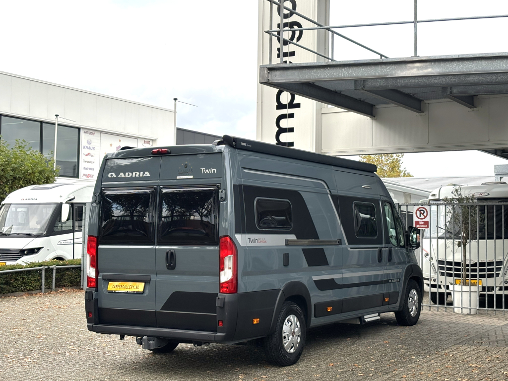 Adria Twin Supreme 640 SLB ENKELE BEDDEN FIAT 8 TREKHAAK foto: 22