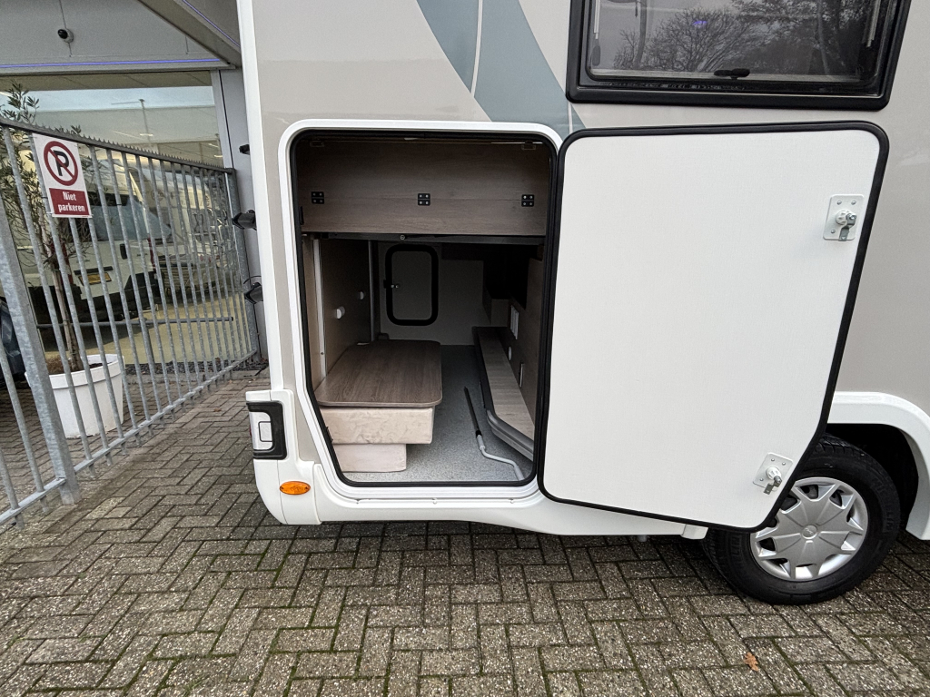 Chausson Titanium 628 AUTOMAAT QUEENSBED CAMERA ZONNEPANEEL foto: 19