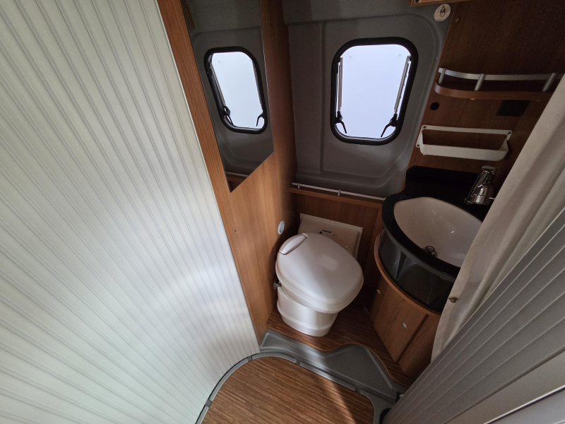 LMC Tourer 64 pössl Automaat Lengtebed  foto: 10