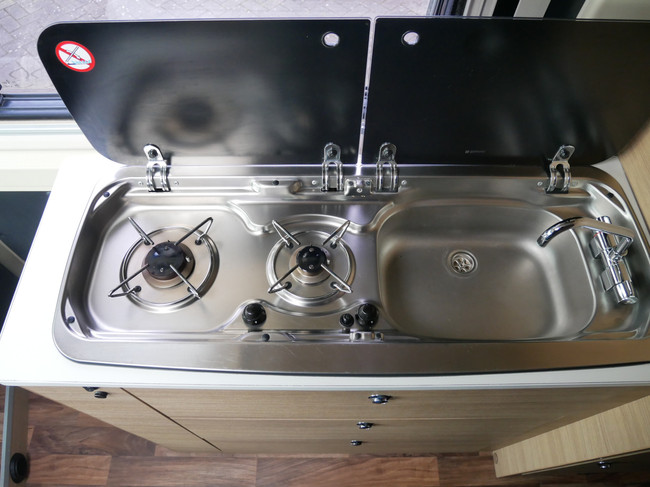 Karmann Davis 620, 6.40 Meter Buscamper, Lengtebedden foto: 13