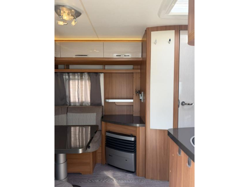 Hobby On Tour 470 UL AIrco Mover Voortent  foto: 11