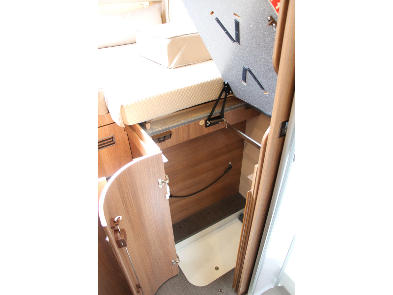 Carthago C-Tourer I 149 LE Single beds Pull-down bed photo: 62