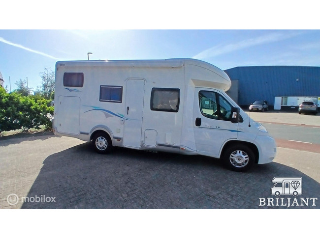 Chausson FLASH 16 ... 2011 cama transversal/cama elevable foto: 2