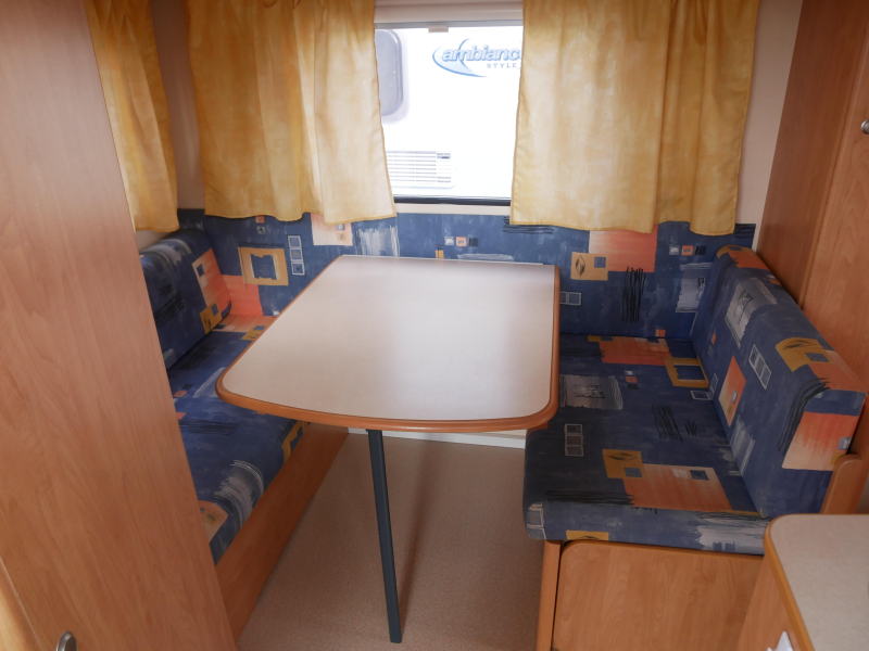 Caravelair Antares 390 Voortent, fietsenrek  foto: 1