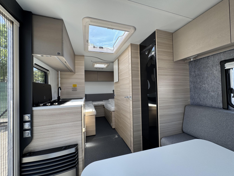 Adria Altea 502 UL 60 Year, T&uuml;r mit Fenster Foto: 1