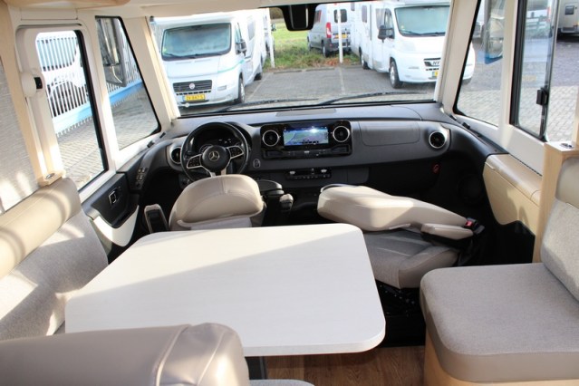 Volledig luchtgeveerde Hymer B ML I 780 9 G Tronic Automaat 170 pk Mercedes 417 CDI (53  foto: 63