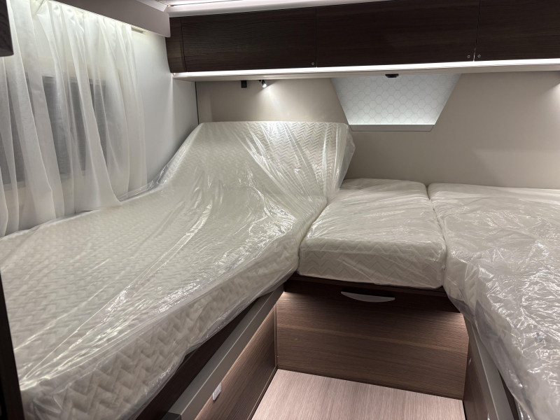 Adria Coral Supreme 670 DL climatisation de toit / automatique photo : 18
