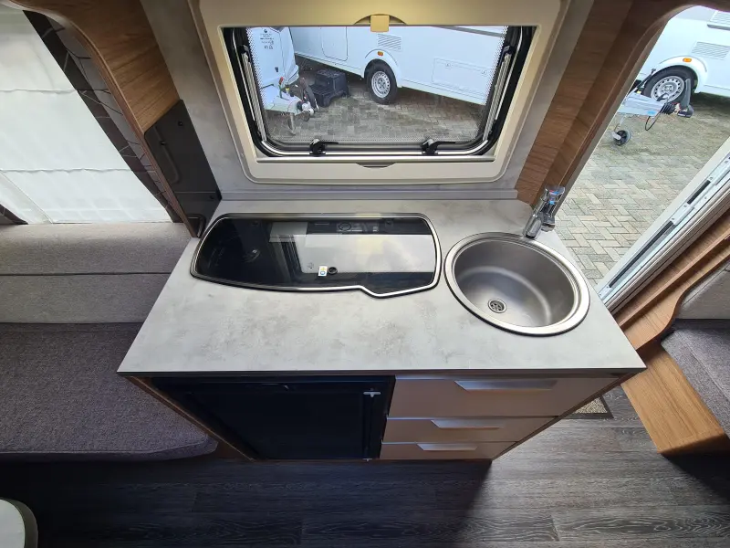 Knaus Sport 400 LK Voortent!  foto: 8