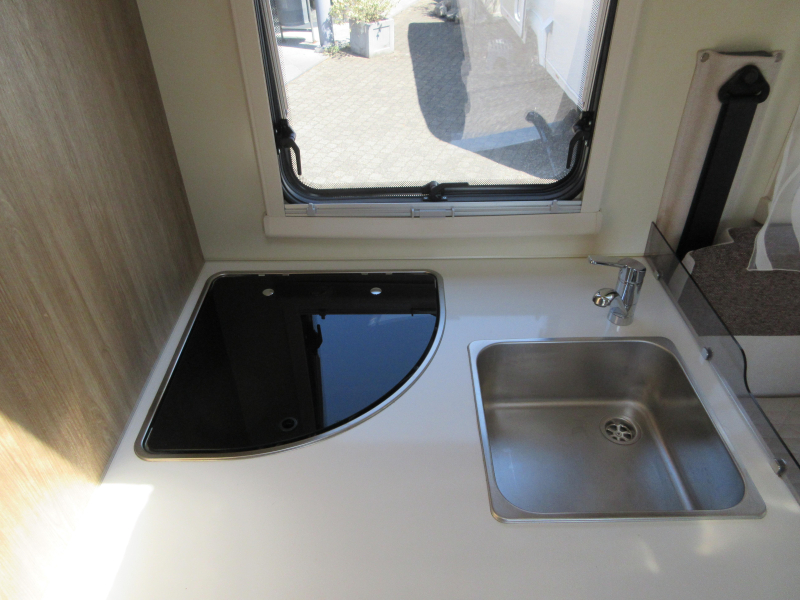 Rimor Seal 66 PLUS Face to Face and Queen Bed photo: 12