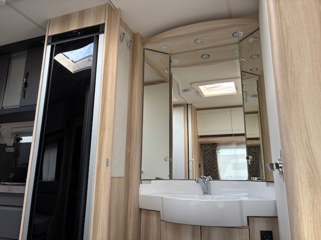 Hobby De Luxe 460 UFE foto: 9