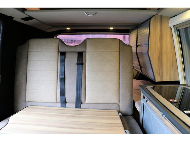 Volkswagen Transporter Kombi 2.0 TDI L1H1 4 Schlafpl&auml;tze | Tempomat | Neues Interieur | drehbarer Vordersitz | Insektenschutzgitter | K&uuml;hlschrank / Gefrierfach | Foto: 17