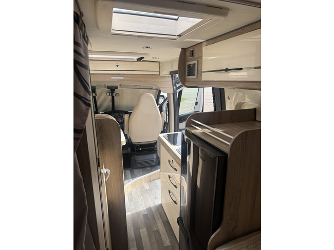 Karmann Dexter 625 Automatik 150 PS Kastenwagen L&auml;ngsbetten Klimaanlage Leder Markise Anh&auml;ngerkupplung LMV 16 Zoll Remis Plissee Foto: 19