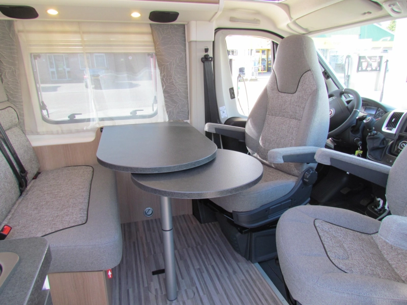 Malibu Van Two Rooms 640 LERB L&auml;ngsbetten, Automatik  Foto: 3