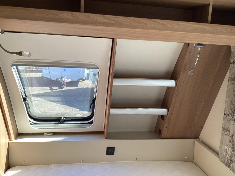 Hobby De Luxe 460 UFE omnistor foto: 16