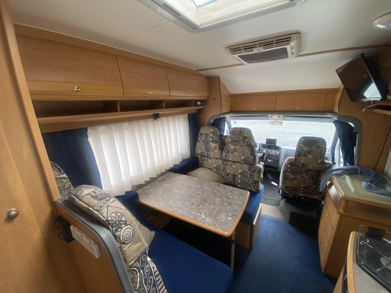 Dethleffs Globetrotter Frans bed Airco dinette  foto: 13