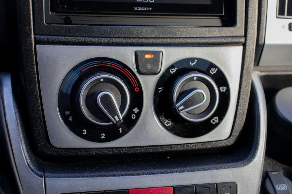 Karmann Davis 590 Skyroof foto: 48