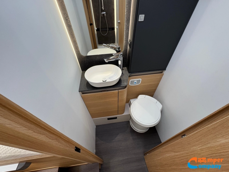 Adria Matrix Plus 670 DL L&auml;ngsbetten / Automatik Foto: 17