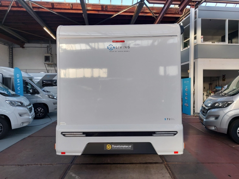 Sun Living S 72 DL Special Edition &euro; 90.000 foto: 23
