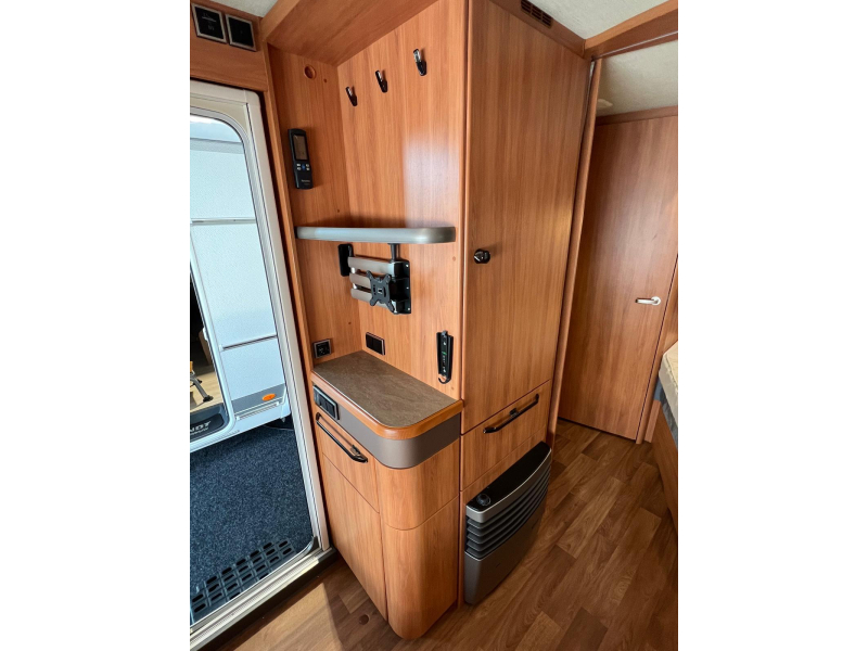 Eriba Nova Winner Edition 465 GL mover, toldo, aire acondicionado foto: 15