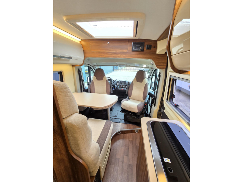 Karmann Davis 590 Fixed Bed Automatic 150hp photo: 8
