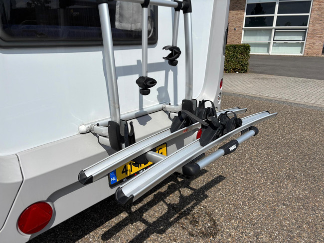 Eifelland Holiday 460 W614700 | 2 Enkele bedden | Mover volautomaat | Voortent met Luifel | Fietsendragers | 3-Pits gasfornuis foto: 21