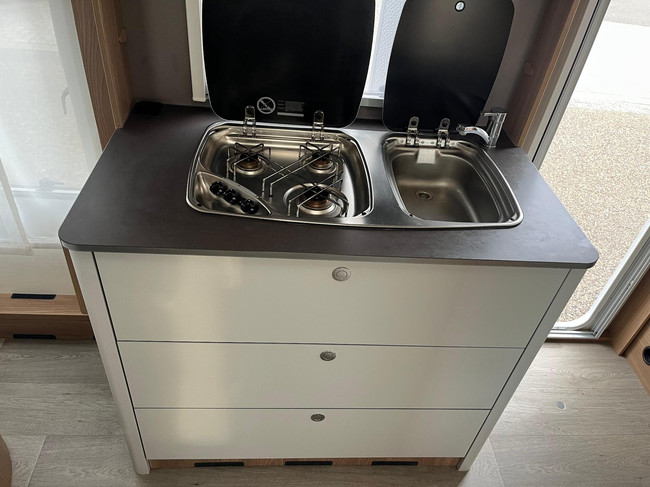 Bürstner Premio 490 TS | Queensbed | Voortent | Vol automatische Mover | Fietsenrek | Asschokbrekers foto: 16