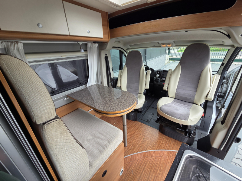 LMC Tourer 64 pössl Automaat Lengtebed  foto: 1