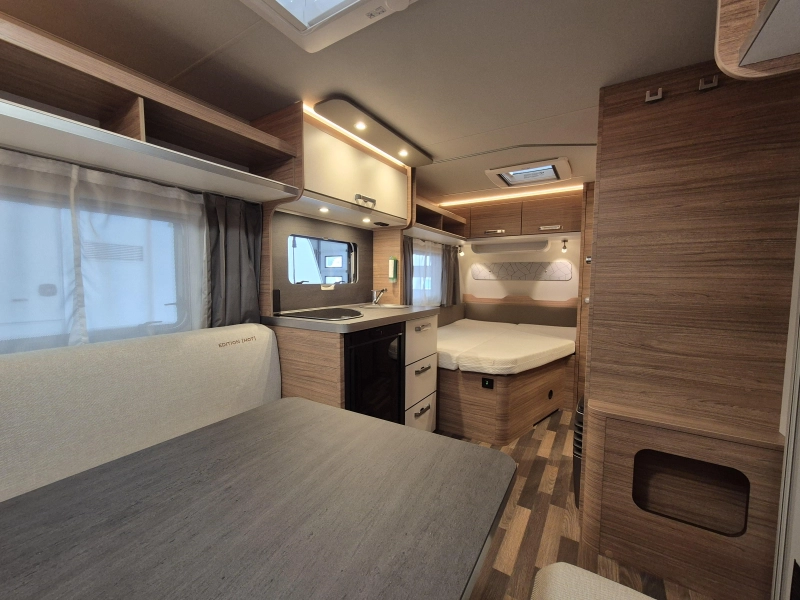 Weinsberg CaraOne Edition HOT 450 FU con toldo de casete! foto: 11