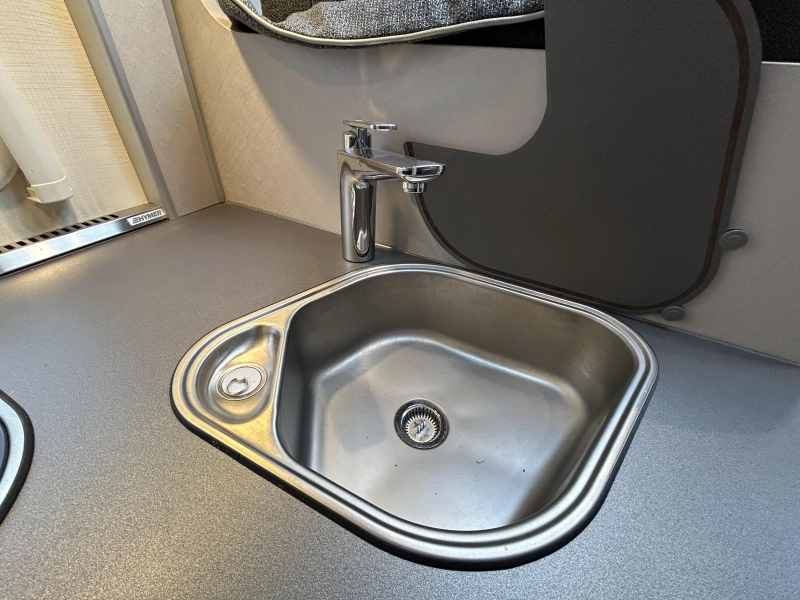 Hymer Exsis-I 678 Losse bedden, Hefbed  foto: 13
