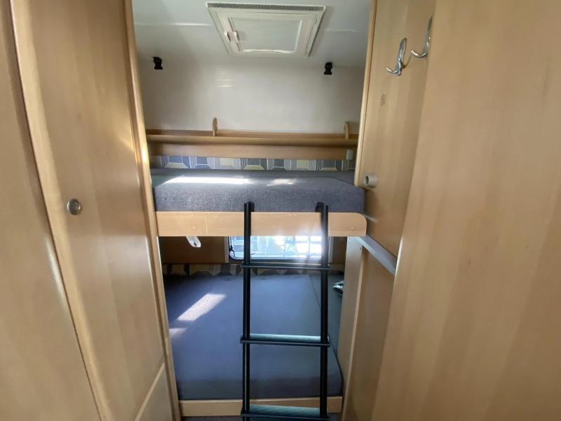 Dethleffs Globetrotter 6 PERS Met stapelbed &XXL garage  foto: 18