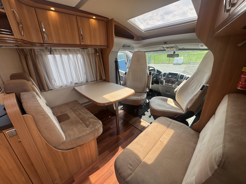 Hymer Exclusive Line 614 CL fixed bed photo: 15