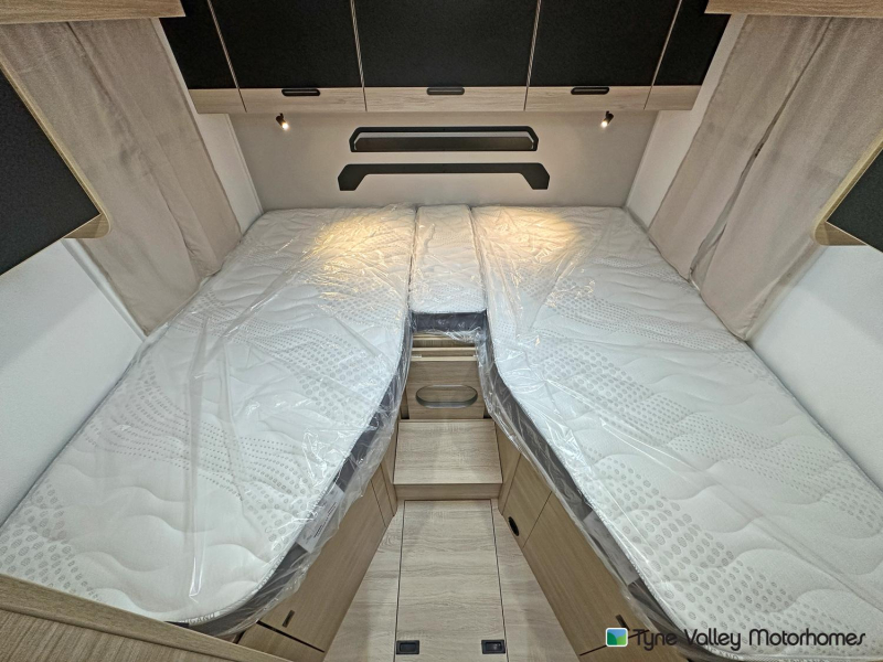 Chausson 797 Titanium single beds and automatic photo: 7